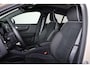 Volvo EC40 Extended Range Ultra 82 kWh - Panoramadak - IntelliSafe Assist & Surround - 360º Camera - Harman/Kardon audio - Verwarmde voorstoelen, stuur & achterbank - Parkeersensoren voor & achter - Elektr. bedienb. voorstoelen met geheugen links - Draadloze tel. lader - Warmtepomp - Extra getint glas - 19' LMV