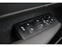 Volvo EC40 Performance Ultra Black Edition 82 kWh - Panoramadak - IntelliSafe Assist & Surround - 360º Camera - Harman/Kardon audio - Verwarmde voorstoelen, stuur & achterbank - Elektr. bedienb. voorstoelen met geheugen links - Draadloze tel. lader - Warmtepomp - Extra getint glas - 20' LMV