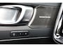 Volvo EC40 Performance Ultra Black Edition 82 kWh - Panoramadak - IntelliSafe Assist & Surround - 360º Camera - Harman/Kardon audio - Verwarmde voorstoelen, stuur & achterbank - Elektr. bedienb. voorstoelen met geheugen links - Draadloze tel. lader - Warmtepomp - Extra getint glas - 20' LMV