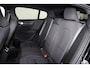 Volvo EC40 Performance Ultra Black Edition 82 kWh - Panoramadak - IntelliSafe Assist & Surround - 360º Camera - Harman/Kardon audio - Verwarmde voorstoelen, stuur & achterbank - Elektr. bedienb. voorstoelen met geheugen links - Draadloze tel. lader - Warmtepomp - Extra getint glas - 20' LMV