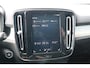 Volvo XC40 T4 Momentum | Keyless Entry| Elektrisch bedienbare achterklep| Parkeersensoren voor + achter met achteruitrijcamera| Semi- elektrisch inklapbare trekhaak| Verwarmbare voorstoelen| DAB+|