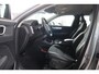 Volvo XC40 T4 Momentum | Keyless Entry| Elektrisch bedienbare achterklep| Parkeersensoren voor + achter met achteruitrijcamera| Semi- elektrisch inklapbare trekhaak| Verwarmbare voorstoelen| DAB+|