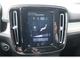 Volvo XC40 T4 Momentum | Keyless Entry| Elektrisch bedienbare achterklep| Parkeersensoren voor + achter met achteruitrijcamera| Semi- elektrisch inklapbare trekhaak| Verwarmbare voorstoelen| DAB+|