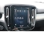 Volvo XC40 T4 Momentum | Keyless Entry| Elektrisch bedienbare achterklep| Parkeersensoren voor + achter met achteruitrijcamera| Semi- elektrisch inklapbare trekhaak| Verwarmbare voorstoelen| DAB+|