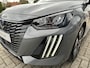 Peugeot 208 1.2 Turbo 100 PK Allure | Bouwjaar 2025 | € 5.750 DEMO Voordeel | Navigatie via Telefoon | Stoelverwarming | 360 Graden Camera | Keyless Entry & Start | LED Verlichting | Climate Control | Dode Hoek Detectie | Voor + Achter Parkeersensoren | 16" Lichtmetalen Velgen |