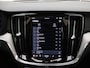 Volvo V60 T6 350pk AWD Ultra Dark / Panorama dak / Harman en Kardon Audio / Elektr. stoelen met geheugen / HUD / 19'' velgen / Lederen dashboard /