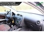 SEAT Leon 1.6 Businessline climate & cruise control trekhaak bluetooth dimlicht automatisch isofix sportzetels