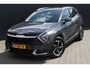 Kia Sportage 1.6 T-GDi MHEV DynamicLine| Incl. 12 maanden garantie | Trekhaak | Achteruitrij camera | Apple carplay/Android auto | Cruise control | Airco | Parkeersensoren voor/achter | Navigatie | Lichtmetalen velgen | DAB
