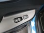 Hyundai Kona Electric EV Premium Sky 64 kWh / Trekhaak / Warmtepomp / 3-Fase laden / Bluelink / SoH 100% / Lederen bekleding / Stoelverwarming & Stoelkoeling voor / Navigatie / Historie aanwezig / HUD Display /