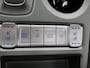 Hyundai Kona Electric EV Premium Sky 64 kWh / Trekhaak / Warmtepomp / 3-Fase laden / Bluelink / SoH 100% / Lederen bekleding / Stoelverwarming & Stoelkoeling voor / Navigatie / Historie aanwezig / HUD Display /