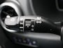 Hyundai Kona Electric EV Premium Sky 64 kWh / Trekhaak / Warmtepomp / 3-Fase laden / Bluelink / SoH 100% / Lederen bekleding / Stoelverwarming & Stoelkoeling voor / Navigatie / Historie aanwezig / HUD Display /