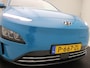 Hyundai Kona Electric EV Premium Sky 64 kWh / Trekhaak / Warmtepomp / 3-Fase laden / Bluelink / SoH 100% / Lederen bekleding / Stoelverwarming & Stoelkoeling voor / Navigatie / Historie aanwezig / HUD Display /