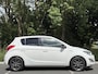 Hyundai i20 5drs 1.2i 86PK Go! |  Dealer onderhouden | Trekhaak afneembaar | Airco | Cruise Control | Lichtmetalen velgen 15'' | Elektrische ramen voor | USB aansluiting |