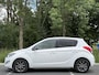 Hyundai i20 5drs 1.2i 86PK Go! |  Dealer onderhouden | Trekhaak afneembaar | Airco | Cruise Control | Lichtmetalen velgen 15'' | Elektrische ramen voor | USB aansluiting |