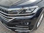 Volkswagen Touareg 3.0 TSi eHybrid 4MOTION Elegance / 381PK/ PANO/ LUCHTVERING/ 360 CAMERA/ PARK. SENSOREN/ ELEKTR. TREKHAAK/ SOFT-CLOSE/ STUUR+STOEL VERWARM./ ADAPT. CRUISE/ APP-CONNECT/ LEDER/ HEAD-UP DISPLAY/ STOEL VERWARM. ACHTER/ MATRIX/