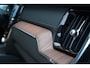 Volvo XC60 2.0 T8 Plug-in hybrid AWD Ultra Dark | Luchtvering | Bowers & Wilkins | Massage | Stoel koeling | Stoel + Stuur verwarming | Panorama Schuifdak |