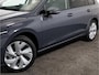 Volkswagen Golf variant Life Edition 1.5 TSI 116 pk Variant | Wegklapbare trekhaak | Adaptieve Cruise Control | Elektrisch bedienbare achterklep | Achteruitrijcamera |