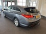Hyundai i40 Wagon 1.6 GDI Blue i-Vision | Cruise control | Climate control | Trekhaak | Navigatie | Elek. verstelbare stoelen | Elek. inklapbare spiegels | LED dagrijverlichting