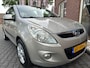 Hyundai i20 1.6i i-Catcher Automaat NIEUWE APK / CRUISE / KOUDE AIRCO / TREK