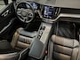 Volvo XC60 2.0 T8 AWD R-Design | Panorama | Pilot-Assist | ACC | Harman-Kardon | Memory | Trekhaak | Black-Line | Stuurwiel Verwarmd | Stoelverwarming V+A | Zwarte Hemel | Full-LED | DAB |