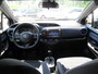 Toyota Yaris 1.5 Hybrid Bi-Tone | Clima-Airco | Cruise Control | Achteruitrijcamera | Incl. BOVAG Garantie | Trekhaak | Bluetooth |