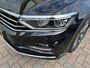 Volkswagen Passat Variant 1.5 TSI R-Line / AUTOMAAT/ PANO/ ALCANTARA/ CAMERA/ PARK. SENSOREN/ ERGO COMFORT/ DIGITAL DASHBOARD/ ELEK. ACHTERKLEP/ CLIMA/ APP-CONNECT/ NAVI/ MATRIX