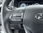 Hyundai Kona Electric Fashion 39 kWh | OUTLETDEAL! | 3-FASEN | WARMTEPOMP | NAVI | APPLE CAR PLAY & ANDROID AUTO | NAVI | CAMERA | ADAPTIVE CRUISE | CLIMA | FABRIEKSGARANTIE GELDIG T/M 2-2028! |