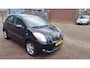 Toyota Yaris 1.3 VVTi Luna MMT automaat . prijs is incl nieuwe apk, afleverings beurt incl filters en bovag garantie