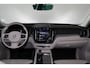 Volvo XC60 T6 Recharge AWD Plus Dark - LONG RANGE - Panorama/schuifdak - IntelliSafe Assist & Surround - Adaptieve LED koplampen - Parkeercamera achter - Verwarmde voorstoelen, stuur & achterbank - Parkeersensoren voor & achter - Elektr. bedienb. voorstoelen met geheugen - Draadloze tel. lader - Extra getint glas - Elektr. inklapbare trekhaak - 21' LMV