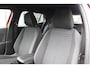 Peugeot e-2008 EV 50kWh *Active* | 3 Fase | Carplay | Cruise & Climate Control | PDC | Navigatie | Bluetooth | Leuk! |