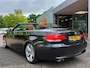 BMW 3-Serie Cabrio 330i 272pk Steptronic High Executive | Youngtimer | Bi-Xenon | Leder+Verwarmd+Elek.Verstel | Clima | Cruise | Pdc V+A | Licht+Regensensor | Mistlampen | 18''lm