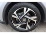 Toyota C-HR 1.8 Hybrid DYNAMIC NAVI KEYLESS BLIND-SPOT APPLE/ANDROID 18'' LM-VELGEN PARK-SENSOREN CAMERA AD-CRUISE CLIMA NL-AUTO