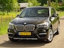 BMW X1 xDrive25i Centennial High Executive | Trekhk | HUD | NAV | 18inch | Uniek!