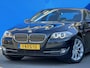 BMW 5-Serie 520i High Executive | Sportstoelen | Trekhaak | Flippers