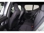 Volvo XC40 Recharge Twin Plus 82 kWh - IntelliSafe Assist & Surround - Parkeercamera achter - Parkeersensoren voor & achter - Elektr. bedienb. bestuurdersstoel met geheugen - Draadloze tel. lader - Warmtepomp - Extra getint glas - Elektr. inklapbare trekhaak - 19' LMV