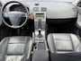 Volvo V50 2.0 Edition II 18" licht metalen| lederen bekleding | Schuif/kantel dak | Parkeersensoren achter | trekhaak | Bi- xenon koplampen | Roof rails | verwarmde voorstoelen |
