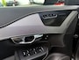 Volvo XC90 2.0 T8 Recharge AWD R-Design LUCHTVERING + EL. TREKHAAK + PANORAMADAK + HARMAN/KARDON + LEDER + HEAD-UP + STOEL-&STUURVERWARMING + LEDEREN DASHBOARD + 360 CAMERA + PARKSENSOREN + 20" LM-VELGEN!!