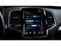 Volvo XC90 2.0 T8 AWD 287kW/390pk Aut8 Recharge R-Design 7P LUCHTVERING + EL. TREKHAAK + PANORAMADAK + HARMAN/KARDON + LEDER + HEAD-UP + STOEL-&STUURVERWARMING + LEDEREN DASHBOARD + 360 CAMERA + ACHTERBANKVERWARMING + PARKSENSOREN + 20" LM-VELGEN!!
