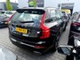 Volvo XC90 2.0 T8 Recharge AWD R-Design LUCHTVERING + EL. TREKHAAK + PANORAMADAK + HARMAN/KARDON + LEDER + HEAD-UP + STOEL-&STUURVERWARMING + LEDEREN DASHBOARD + 360 CAMERA + PARKSENSOREN + 20" LM-VELGEN!!