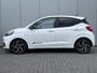 Hyundai i10 1.0 T-GDI N Line 5-zits / 90 PK / Navigatie / Achteruitrijcamera / Climate & Cruise Control / Zwart Dakhemel / Stoel- & Stuurverwarming / Elek. Ramen Voor + Achter /