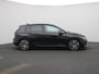 Volkswagen Golf 1.5 eTSI Oranje Edition 116 PK Automaat | Navigatie | Apple Carplay draadloos | Android Auto draadloos | Parkeersensoren | LED koplampen | 18" Lichtmetalen velgen | Stoelverwarming | Stuurverwarming | Camera |