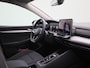 Volkswagen Golf 1.5 eTSI Oranje Edition 116 PK Automaat | Navigatie | Apple Carplay draadloos | Android Auto draadloos | Parkeersensoren | LED koplampen | 18" Lichtmetalen velgen | Stoelverwarming | Stuurverwarming | Camera |