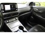 Hyundai Kona Electric EV Premium 64 kWh | LEDER | CAMERA | ADATIPVE CRUISE | STOELVERW + VERKOELING! | HEAD-UP | FULL OPTION! | PRACHTIGE STAAT!