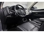 Mitsubishi Outlander 2.0 PHEV Instyle | Lederen bekleding | Elektrisch schuif\kanteldak | Verwarmde stoelen | Trekhaak
