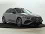 Mercedes-Benz A-klasse 250 e Business Solution AMG | Nightpakket | AMG Line Plus pakket | Parkeerpakket met 360°-camera | Dodehoekassistent | Winter pakket | Antidiefstalpakket URBAN GUARD PLUS | Head-up display | KEYLESS GO |