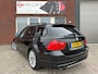 BMW 3-Serie Touring 318d Corporate Lease High Executive / Leder / PDC / Clima
