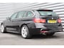 BMW 3-Serie Touring 318i 136PK HIGH EXECUTIVE M-SPORT AUTOMAAT / NAVI / LEDER / CLIMA / PDC / 18" LMV / KEYLESS / FULL-LED / WINTERPAKKET / PANO. DAK / BLUETOOTH / CRUISECONTROLL !!