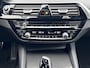 BMW 5-Serie 545e xDrive Executive Automaat / Dealer onderhouden / 6 cilinder / Accu SoH 92% / M sportpakket xDrive / Trekgewicht 2.000 kg / EAER 55 km / Adapt. CC / Neerklapbare bank met ski-luik /