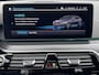 BMW 5-Serie 545e xDrive Executive Automaat / Dealer onderhouden / 6 cilinder / Accu SoH 92% / M sportpakket xDrive / Trekgewicht 2.000 kg / EAER 55 km / Adapt. CC / Neerklapbare bank met ski-luik /