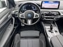 BMW 5-Serie 545e xDrive Executive Automaat / Dealer onderhouden / 6 cilinder / Accu SoH 92% / M sportpakket xDrive / Trekgewicht 2.000 kg / EAER 55 km / Adapt. CC / Neerklapbare bank met ski-luik /